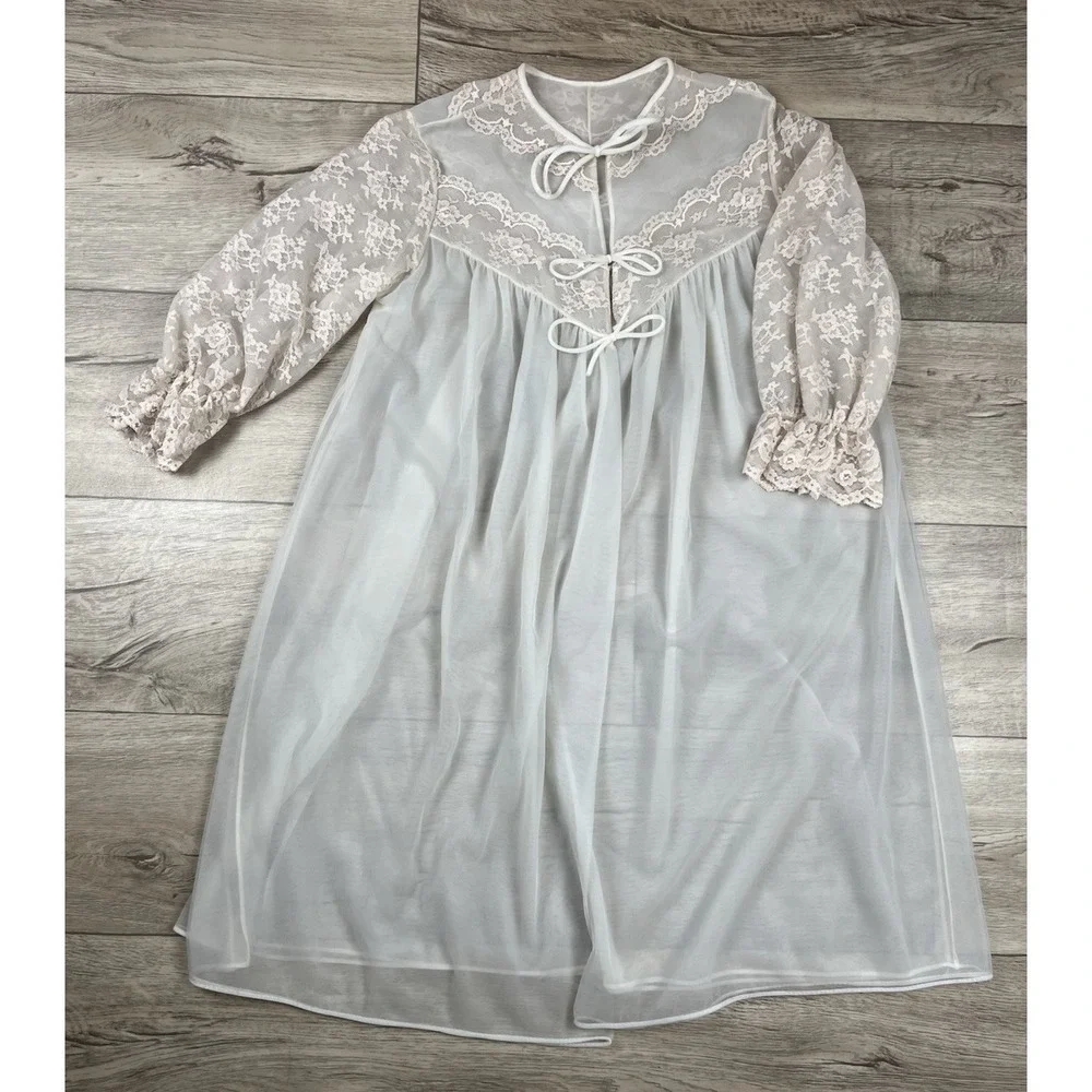 VTG ILGWU Robe‎ Women's Size 36 White with Soft Pink Lace Chiffon Sheer Peignoir